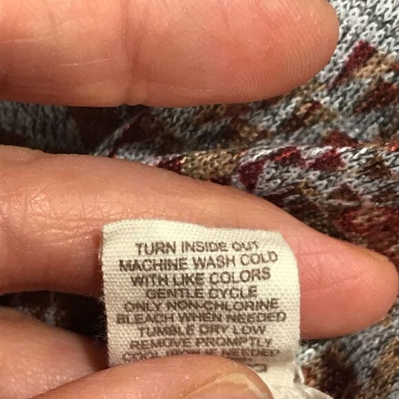 Geometrical print plus size light seater with lace details - Picture 9 of 11